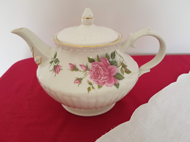 Teapots and Cake Stands | Vintage Teacup Queen